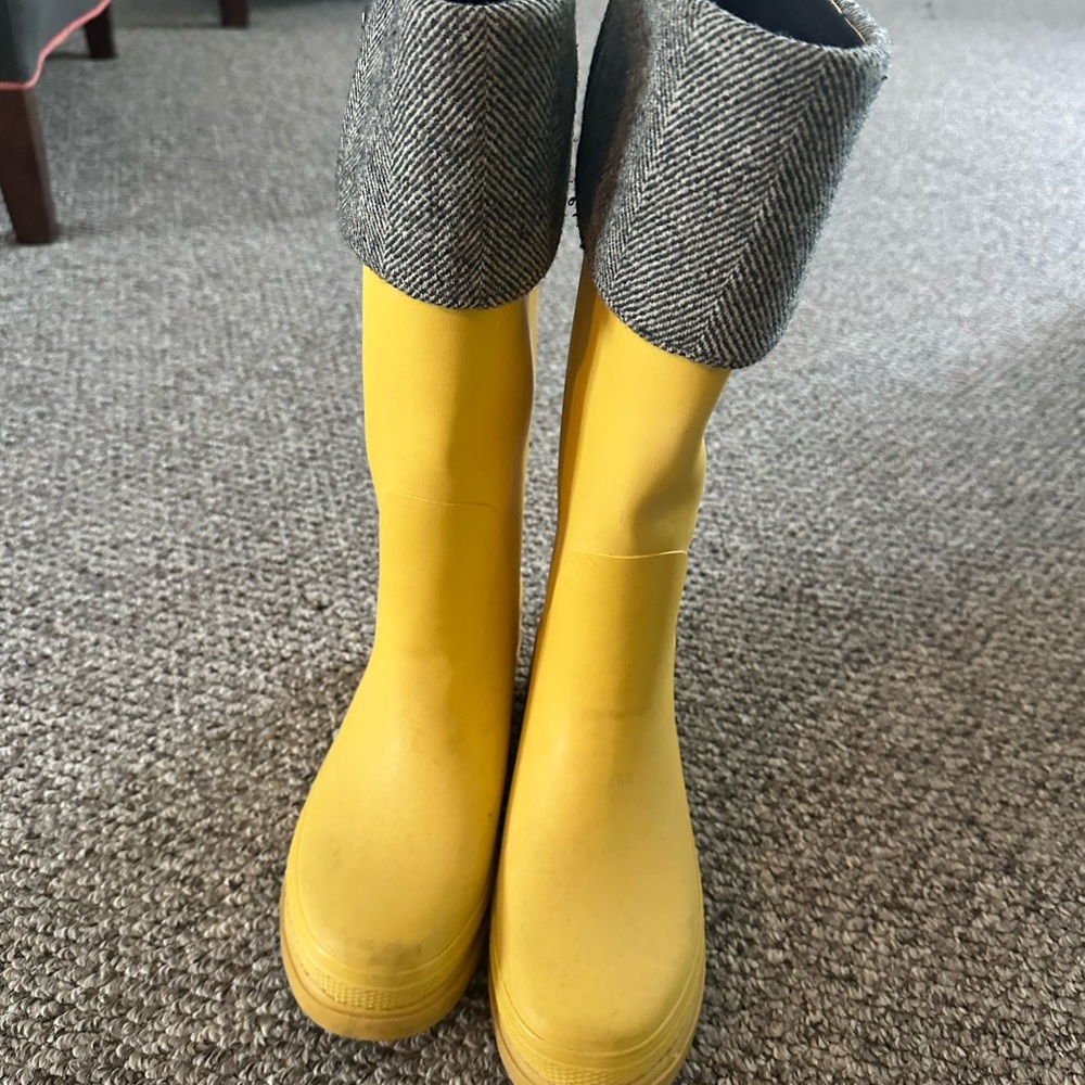 Cole Haan with Nike Air Yellow Rain Boots with Gray Cuffs, size 8